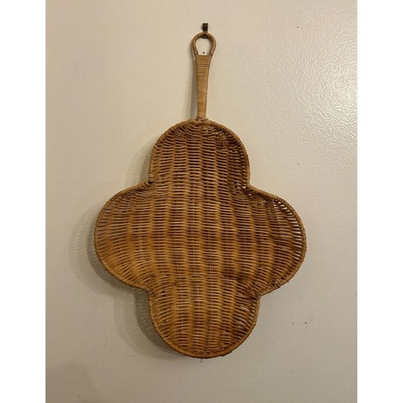 Vintage Woven Rattan Clover-Shaped Wall Decor Serving Basket Unique Shape Cottag - Picture 4 of 4